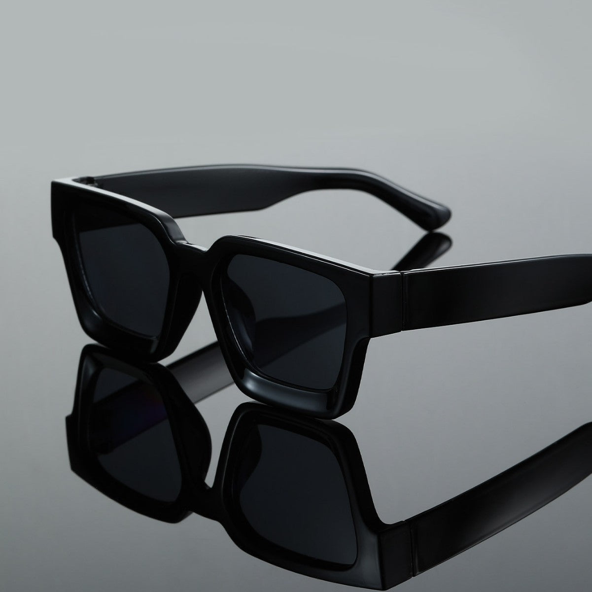Unisex Versatile Sunglasses – Minimalist UV Protection Eyewear
