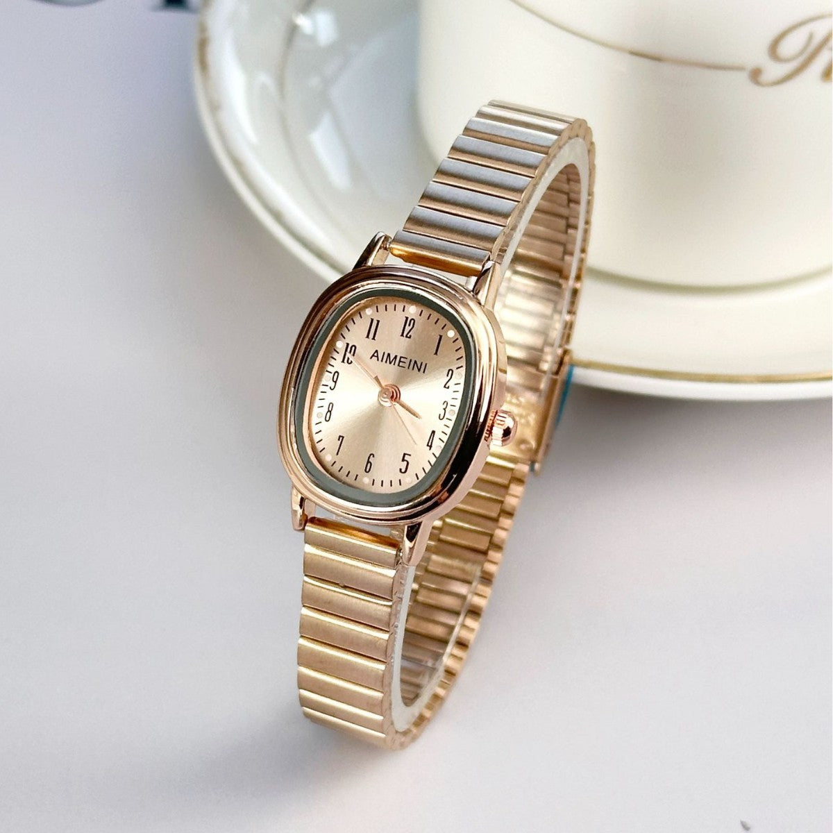 Oval Disk Women's Retro Digital Simple Watch