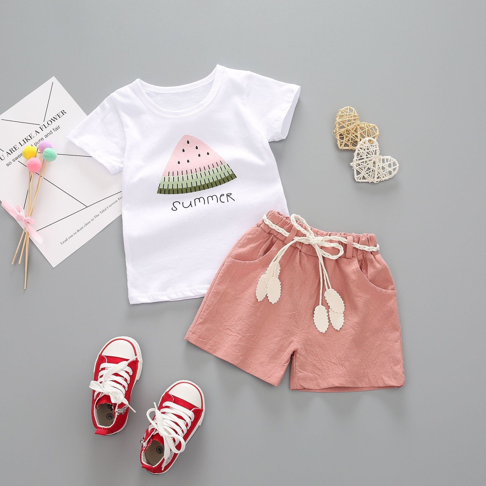 Girls' Simple Fashion Round Neck Short Sleeves Shorts Two-piece Set