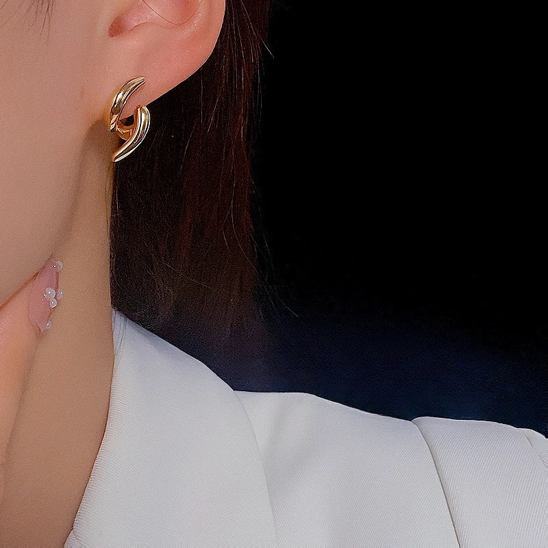 Women's Fashionable Simple Textured Line Stud Earrings