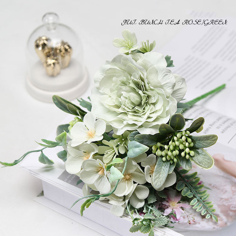 Simulation Wedding Holding Bouquet