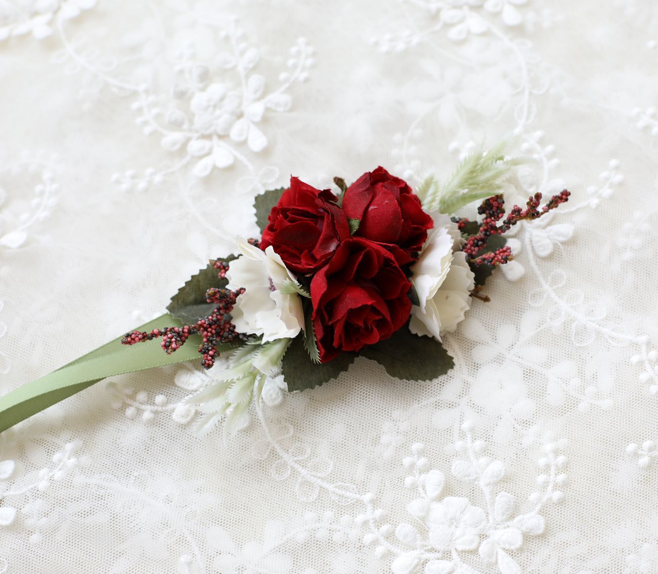 Elegant Groom and Groomsman Corsage with High-End Silk Flowers
