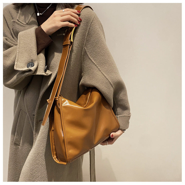 New Retro Large Capacity Tote – Commuter Crossbody Bag