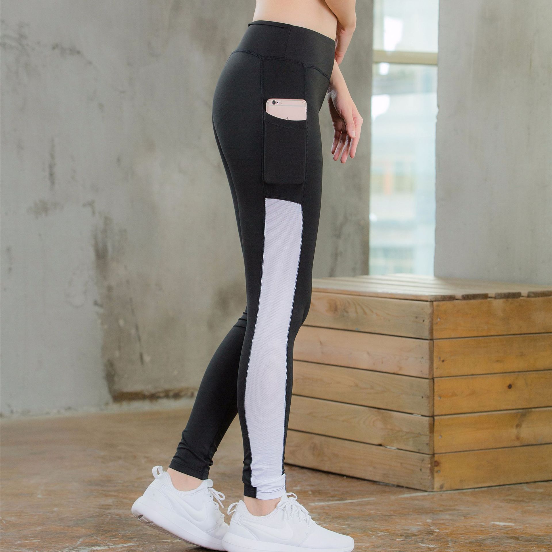 Women's Seamless Yoga Pants with Pockets – High-Waist Energy Leggings for Fitness & Running