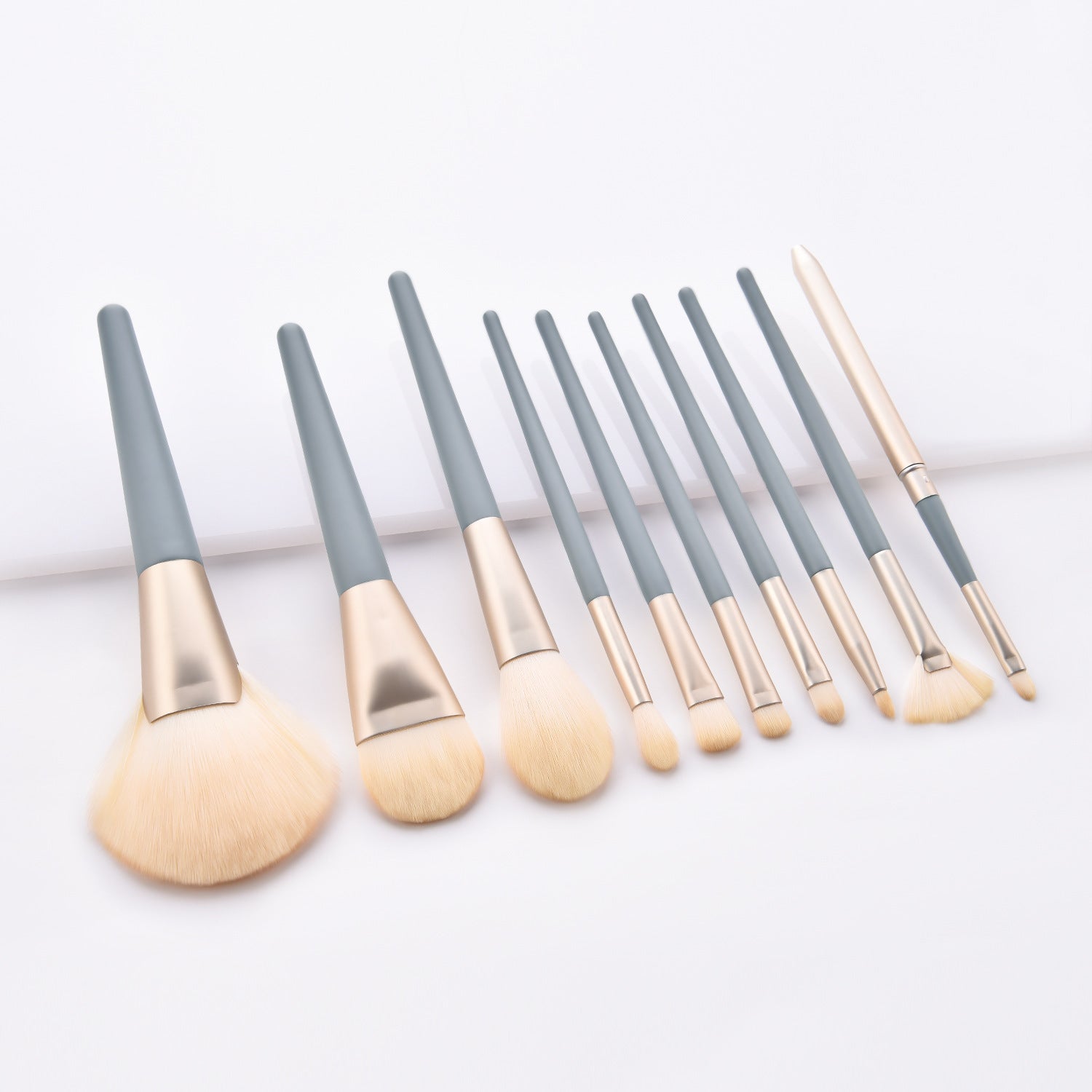 10-Piece Professional Makeup Brush Set with Wooden Handles & Nylon Bristles