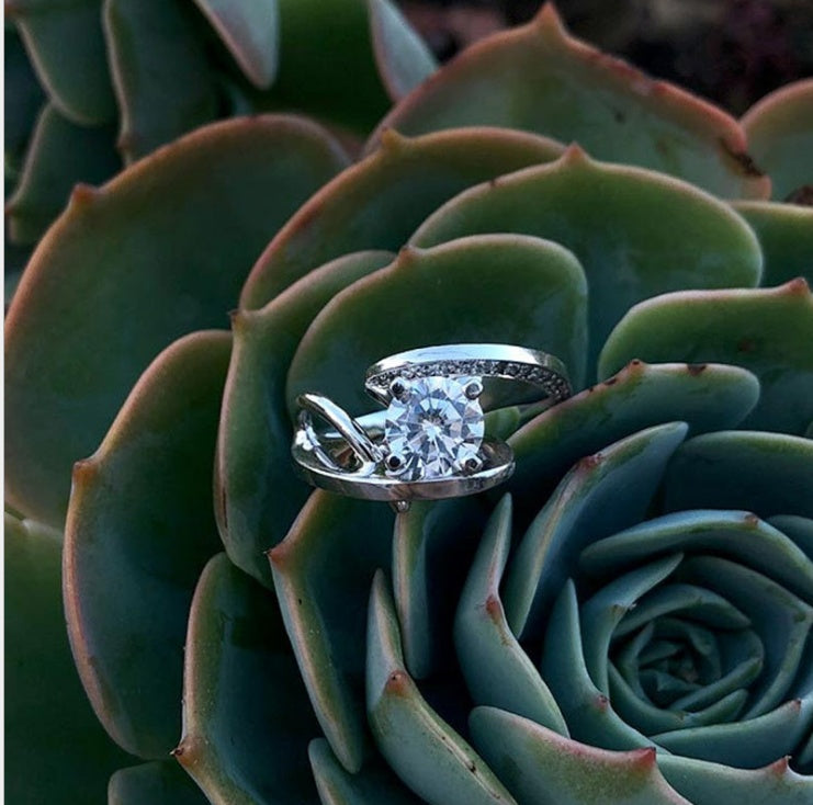 Elegant Geometric White Zircon Gold-Plated Women’s Fashion Engagement Ring