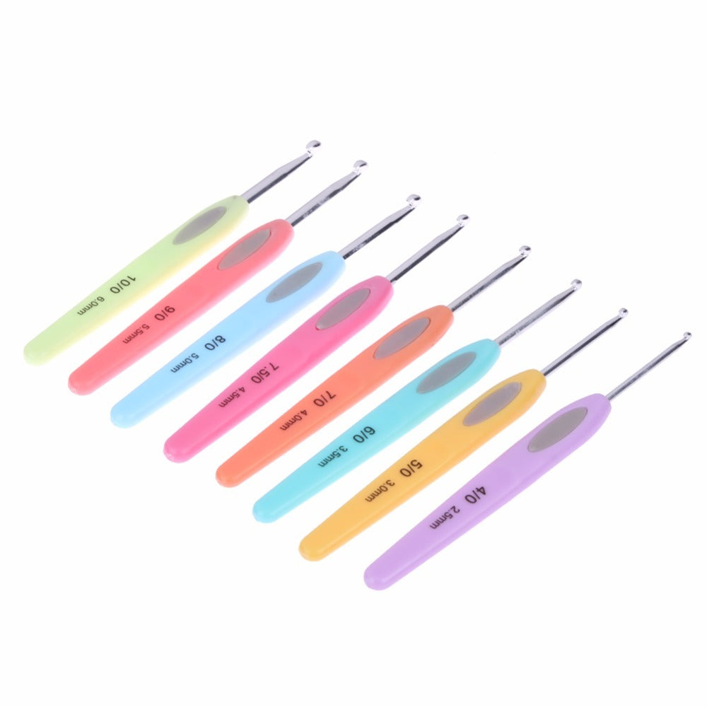8-Piece Crochet Hook Set – LED & Non-LED Plastic Handle, 2.5–6mm Knitting Needles, Multicolor Sewing Kit