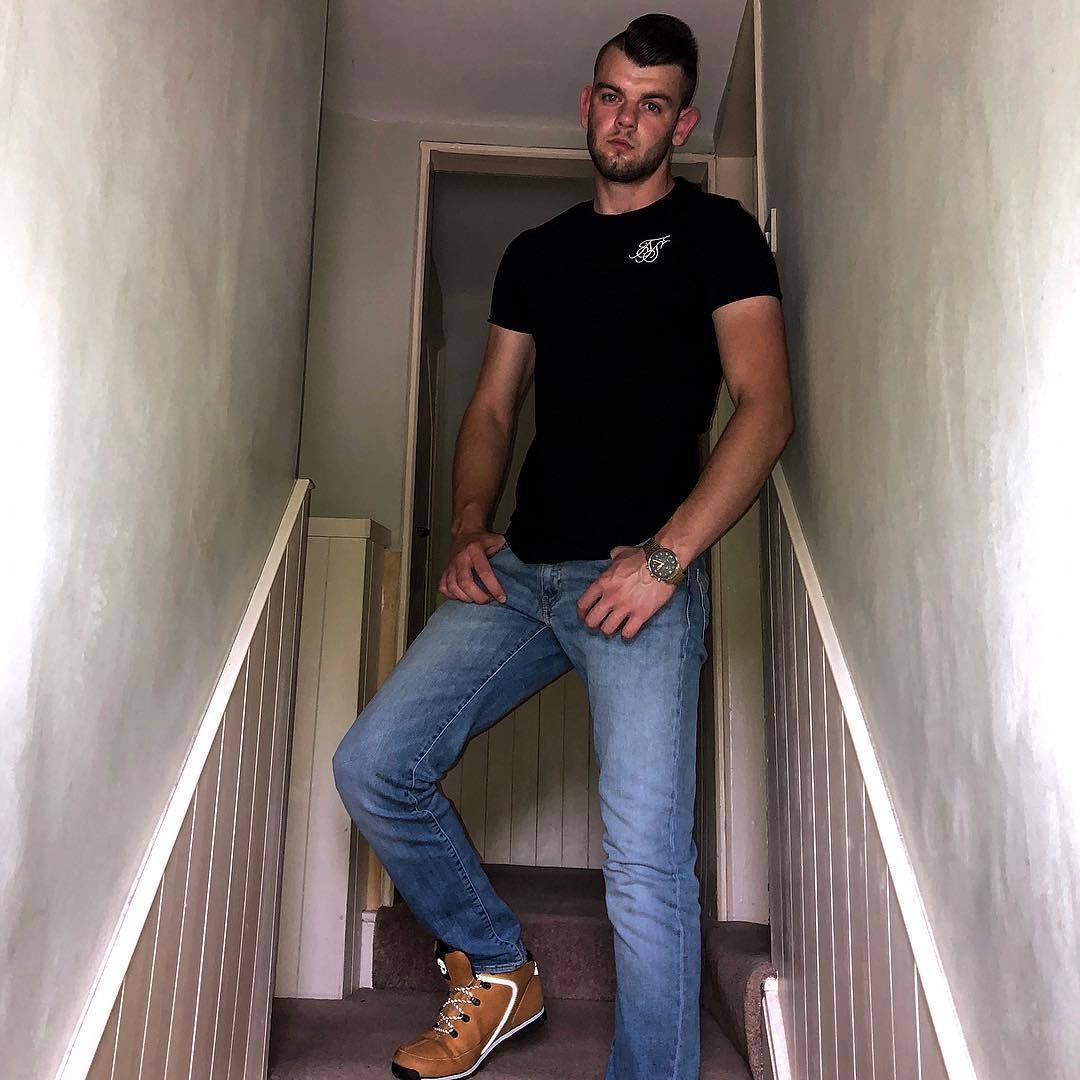 Fitness T-shirt Men's Hip Hop T-shirt Irregular Curved Hem Short Sleeve