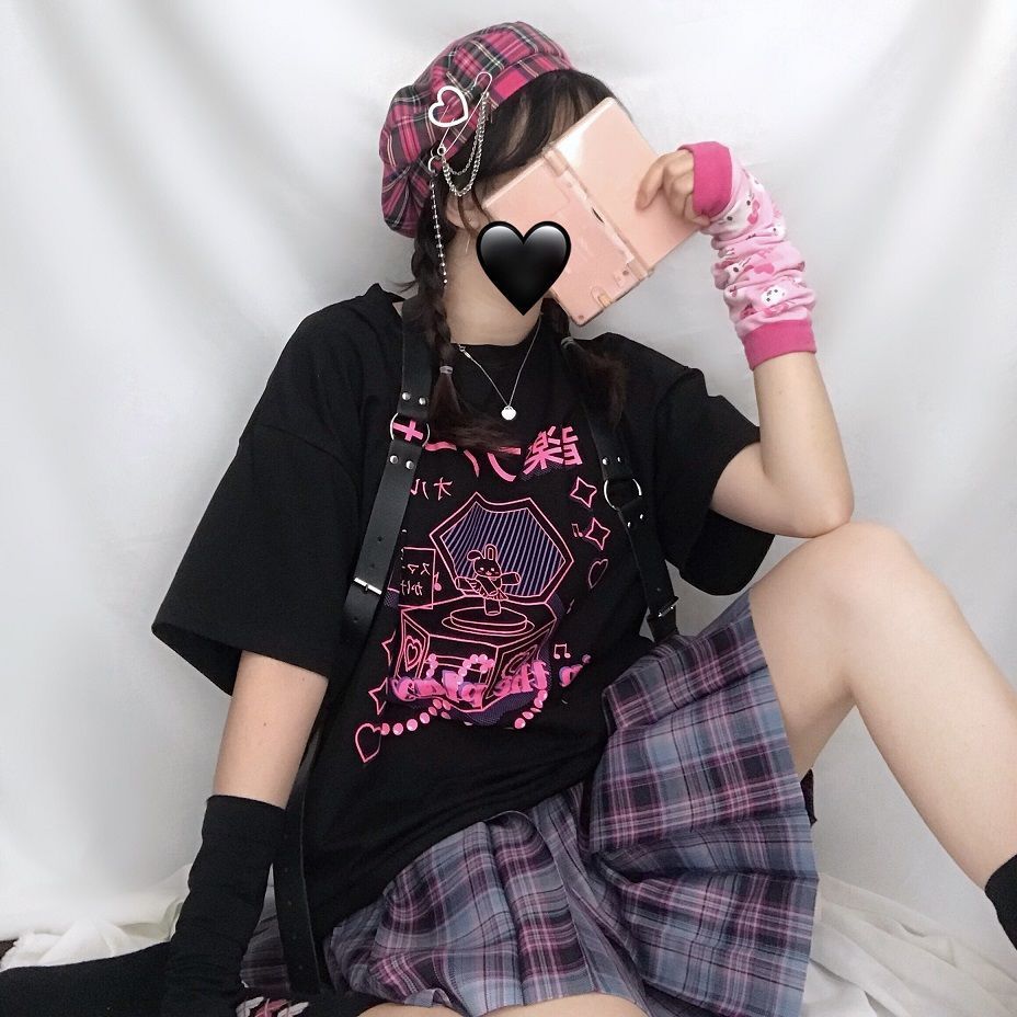 Japanese Women's Black Short-sleeved T-shirt