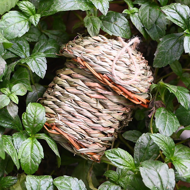 Handwoven Straw Bird Nest Cage – Creative Decorative Birdhouse Handicraft