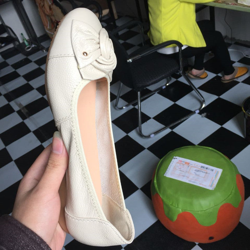 Middle-Aged Women’s Leather Flat-Bottomed, Flat-Heeled Shoes for Spring and Summer