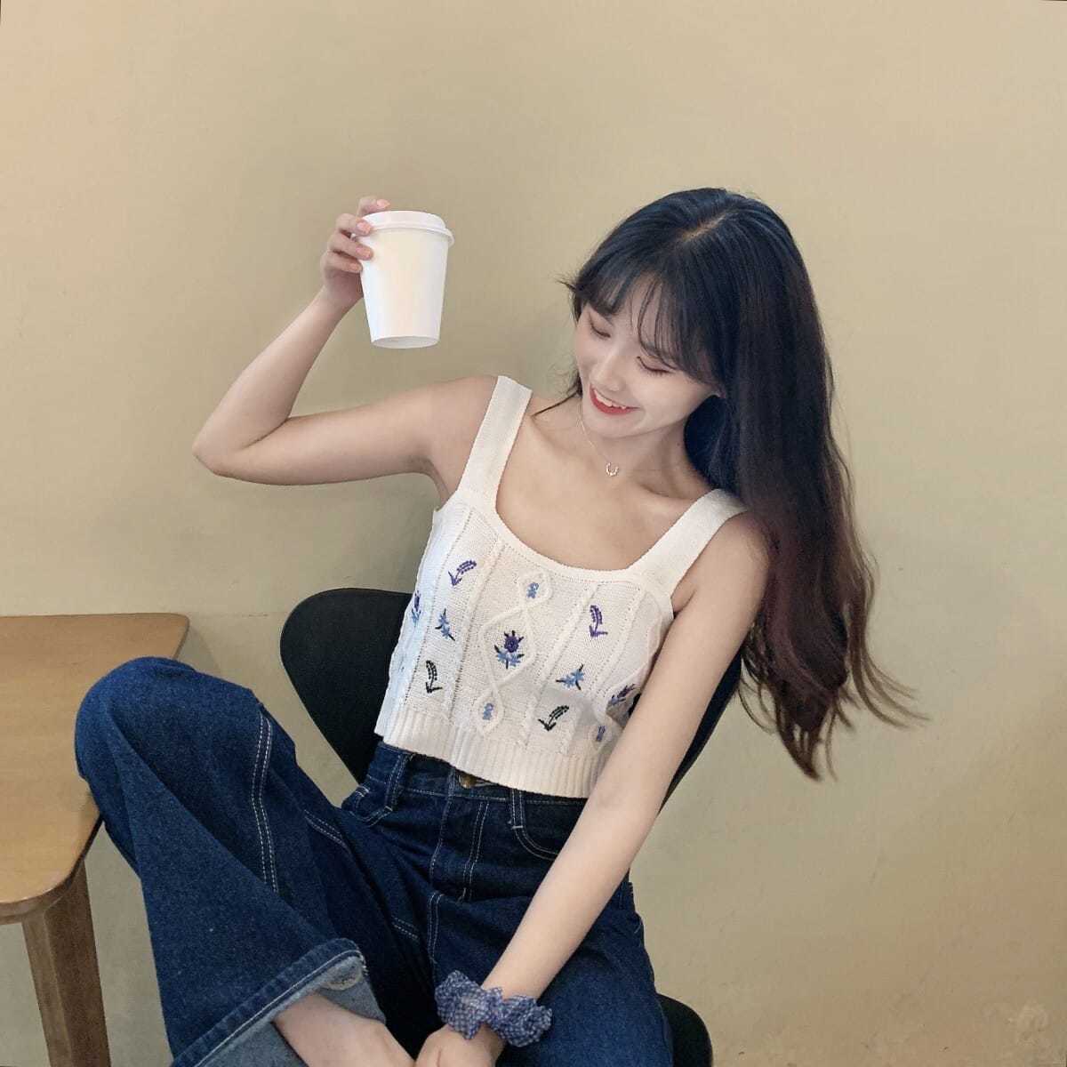 Women's Knitted Flower Embroidered Crop Camisole Slim Fit