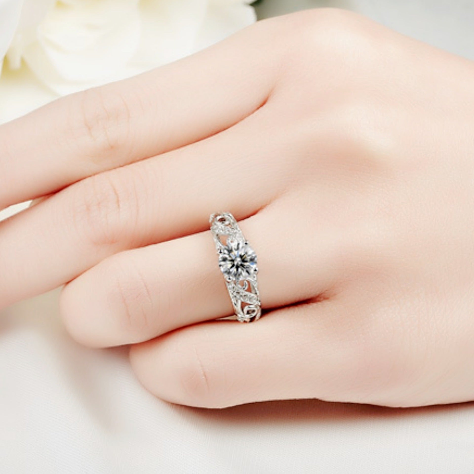 Unisex Copper Zircon Ring – Four Claw Premium Finish Edition