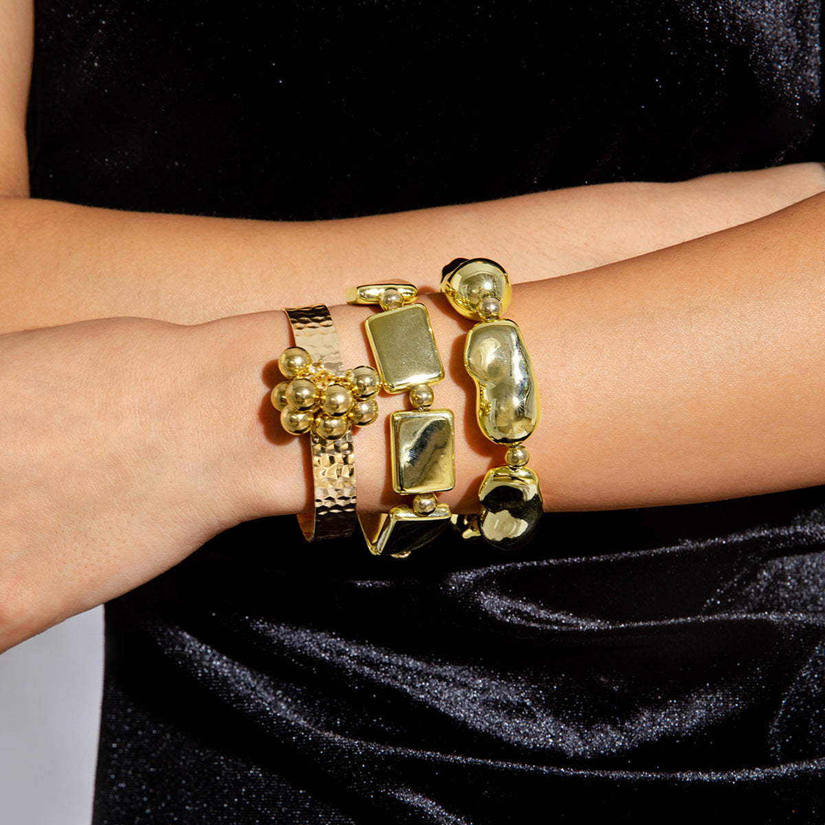 Unisex Punk Iron Bracelet – Multi-Layer Open Geometric Design