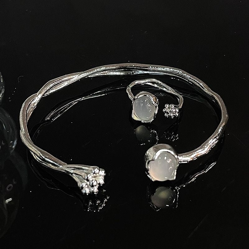 Women’s Flower Bud Moonstone Ring – Pastoral Zinc Alloy Jewelry
