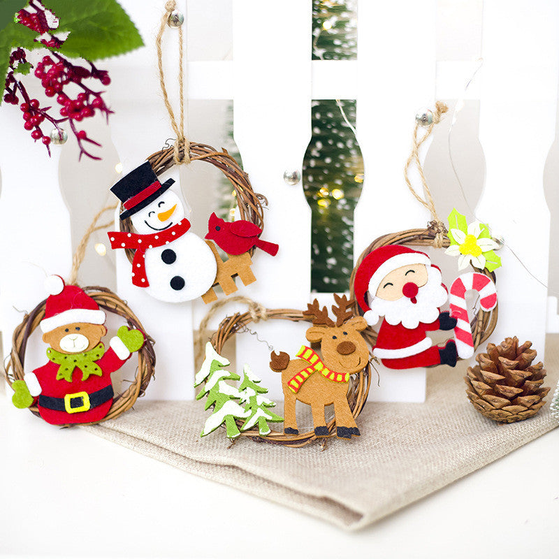 Christmas Wicker Rattan Ring Ornament with Cartoon Felt Santa Pendant