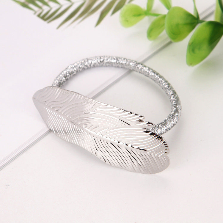 Trendy Horsetail Buckle