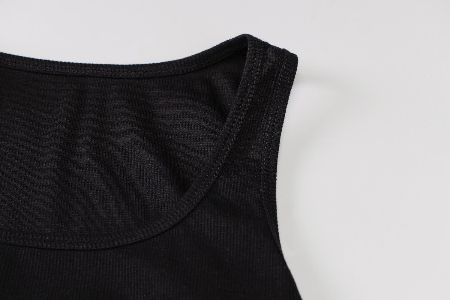 Solid Slim Fit Cropped Navel Crop Sleeveless Embroidered Tank Top