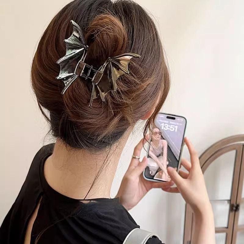 Metal Bat Hair Clip – High-Grade Women’s Hair Accessory
