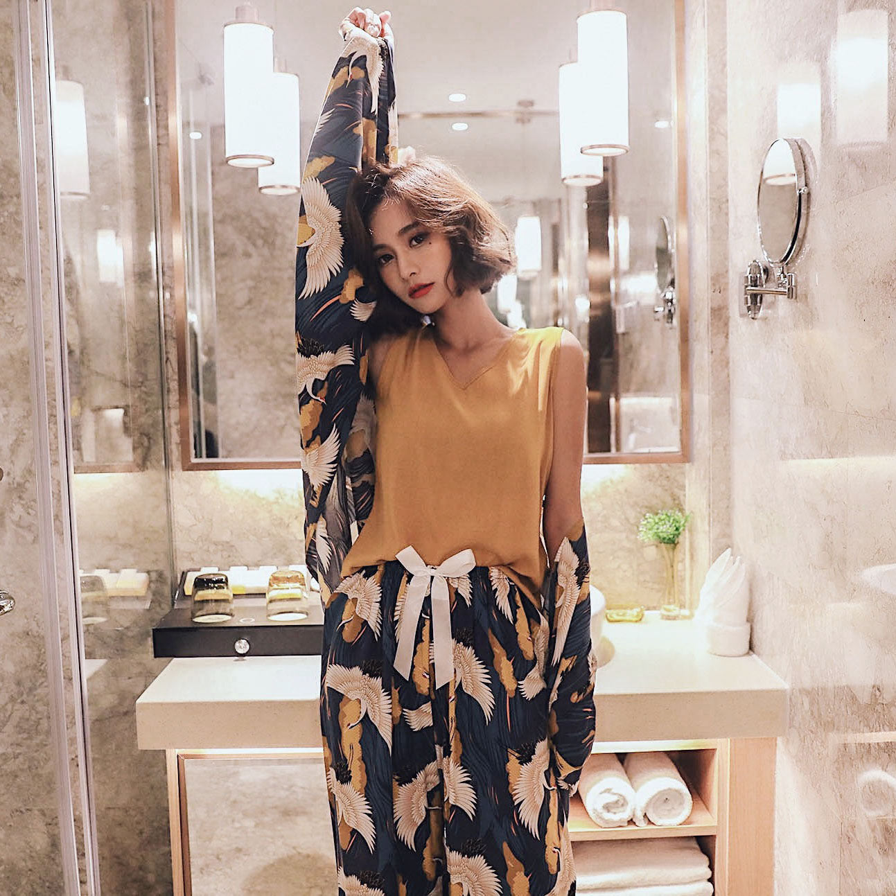 Unisex Viscose Crane Pattern Short Pajama Set V Neck