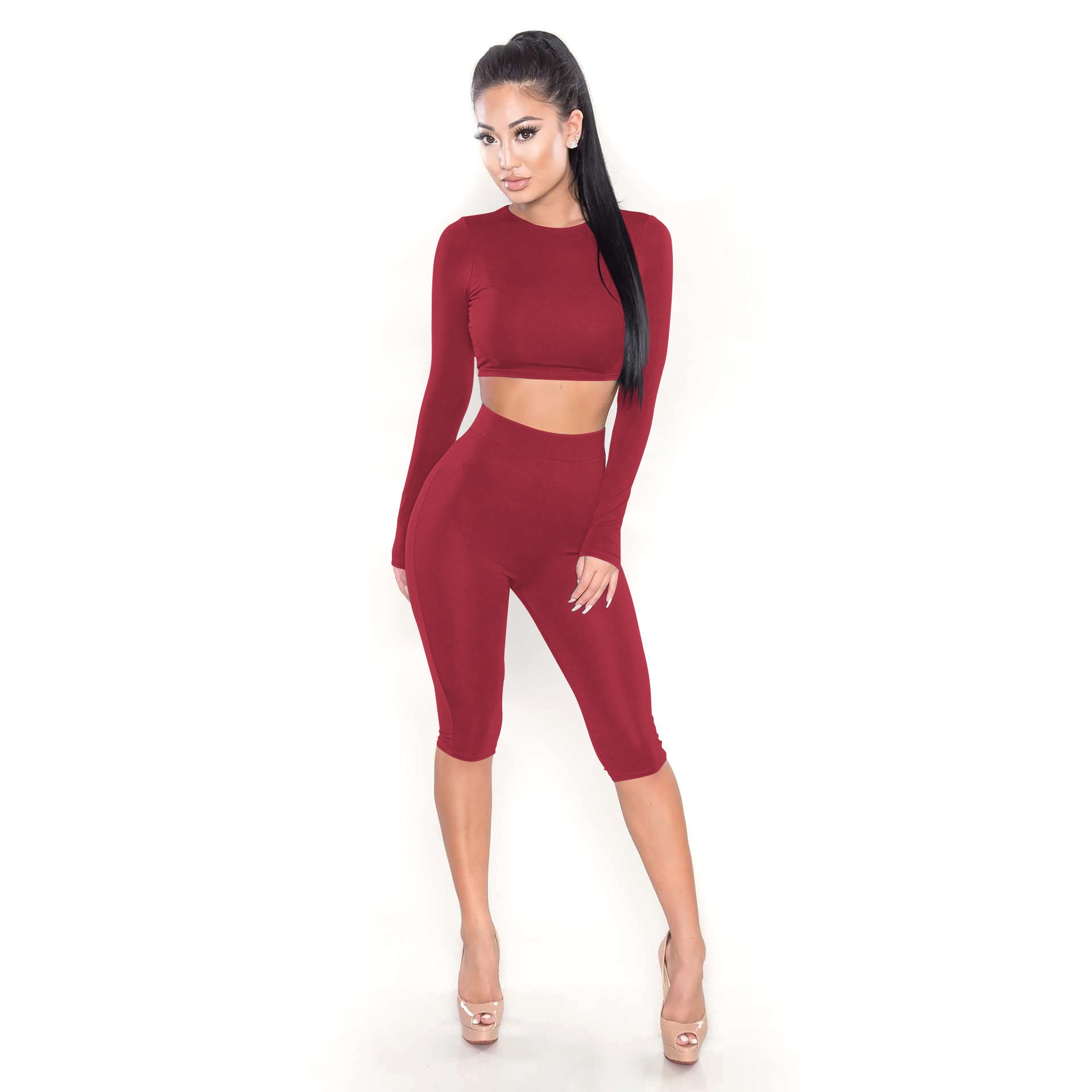 Women’s Seamless Long-Sleeve Crop Top and High-Waist Capri Leggings 2-Piece Set