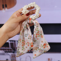 Small floral beige