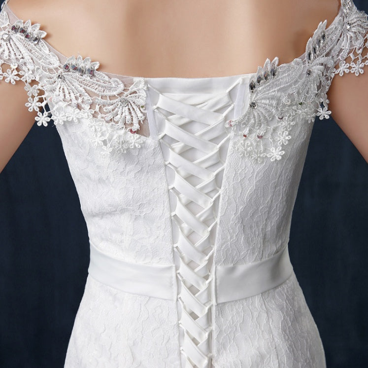 Slimming One-Shoulder Lace Fishtail Wedding Dress with Small Trailing