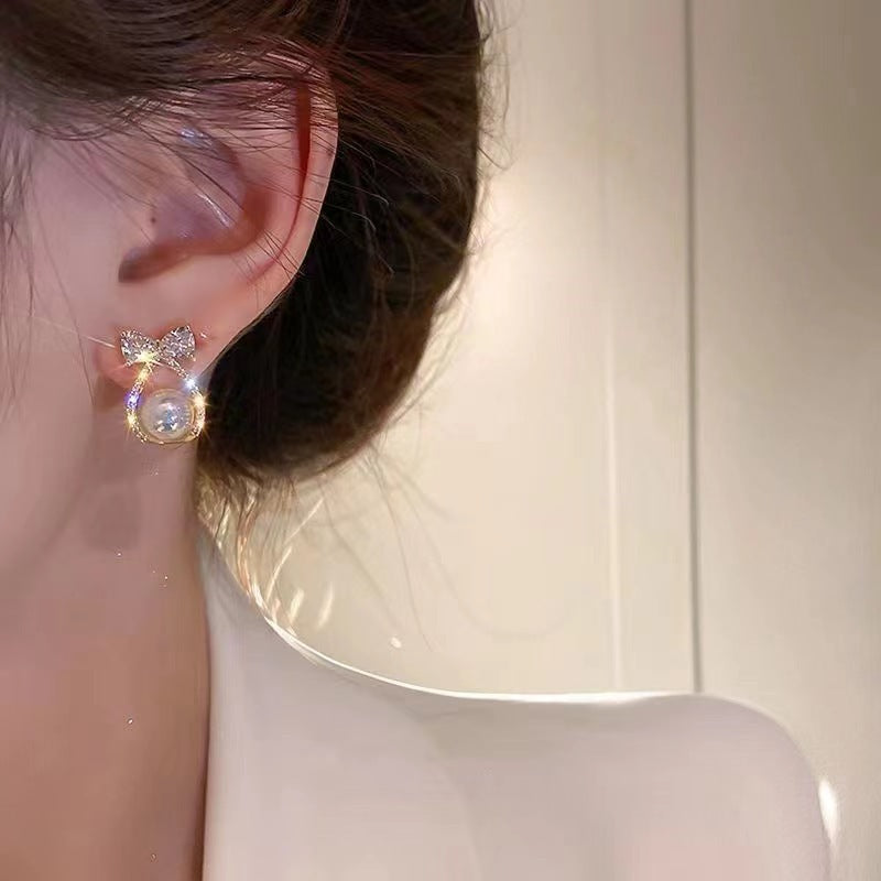 Women's Exquisite Small And Versatile Earrings