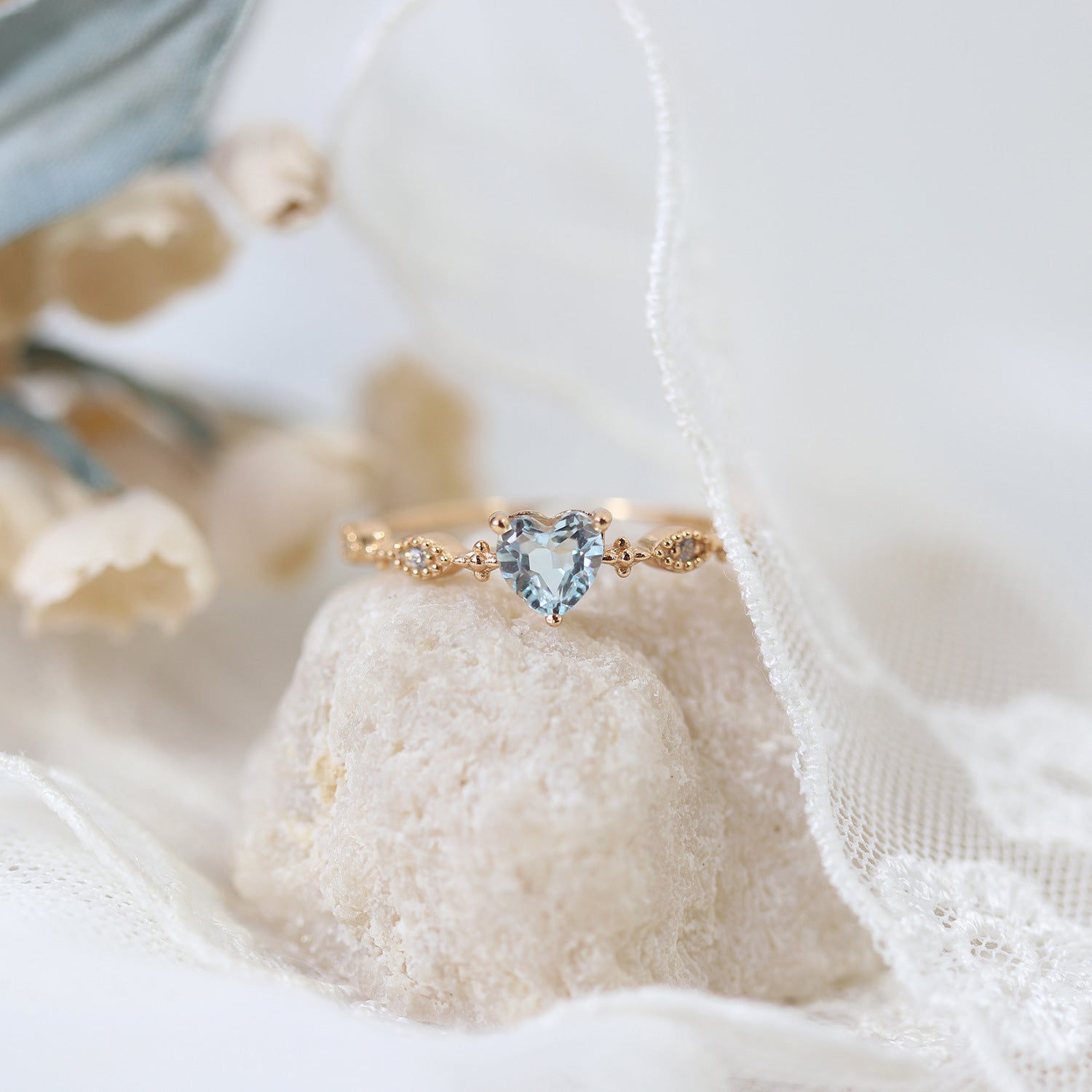 Unisex Casual Copper Ring – Sky Blue Glass Heart Stone