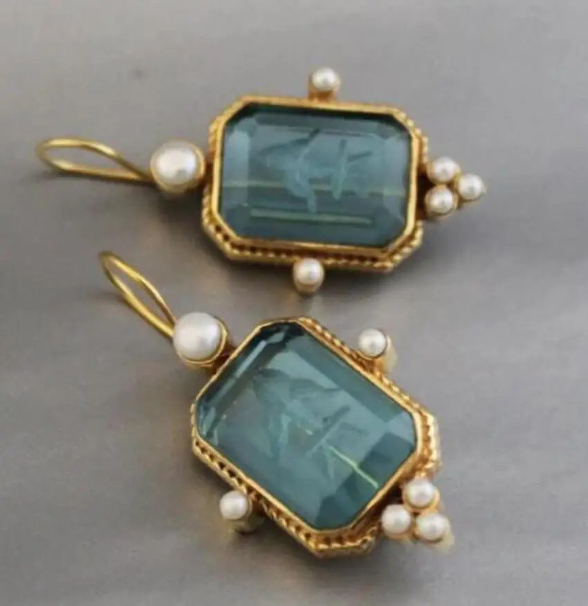 Hexagon Green Crystal Stone Earlobe Inlaid With Pearl