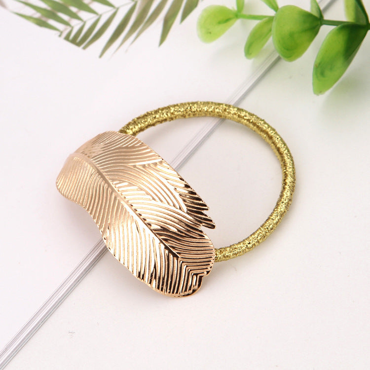 Trendy Horsetail Buckle