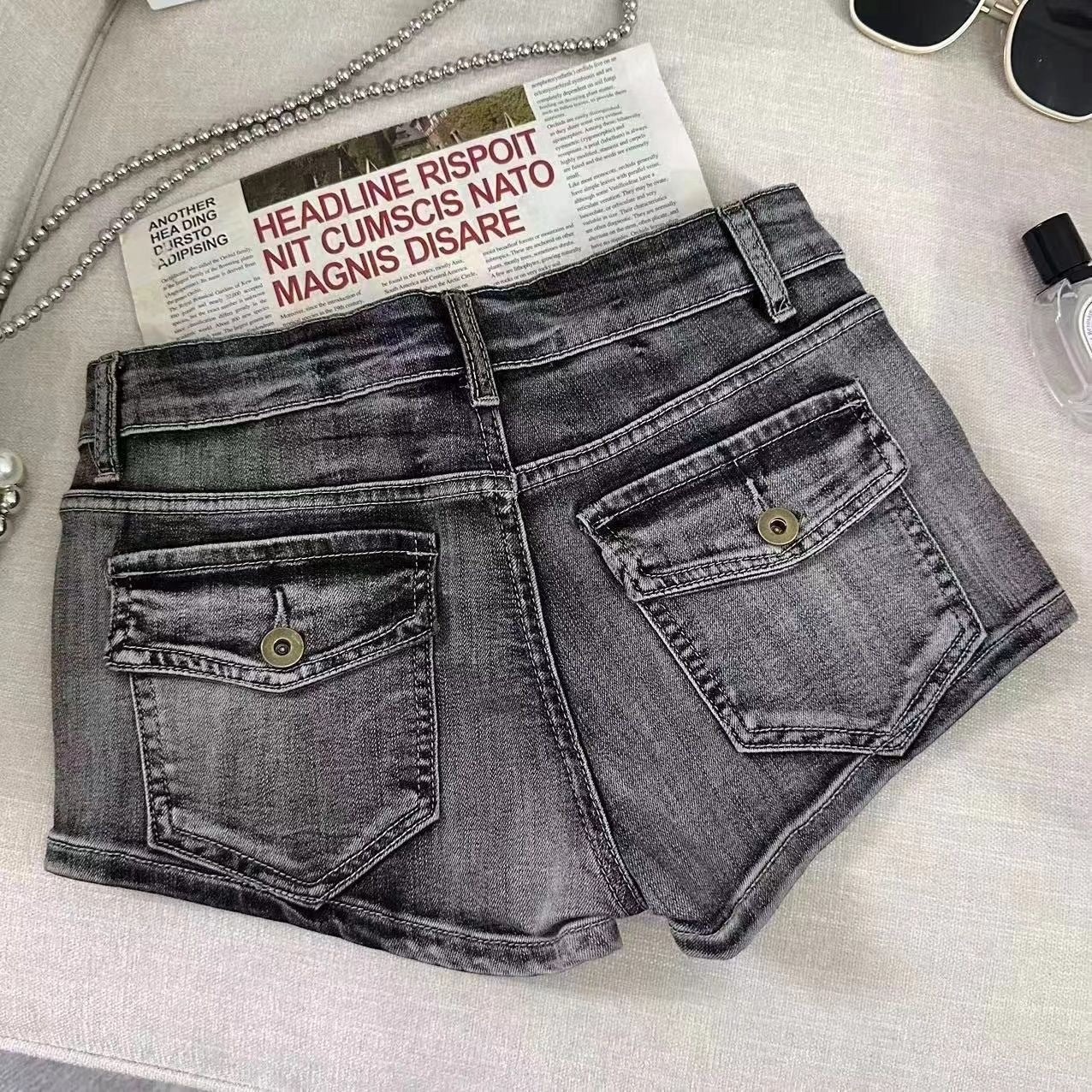 Women’s Low-Waist Retro Washed Denim Shorts – Vintage Look, Raw Hem