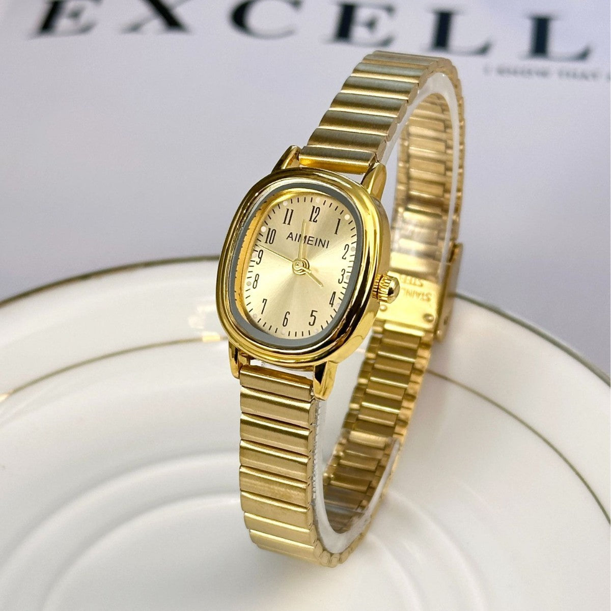 Oval Disk Women's Retro Digital Simple Watch