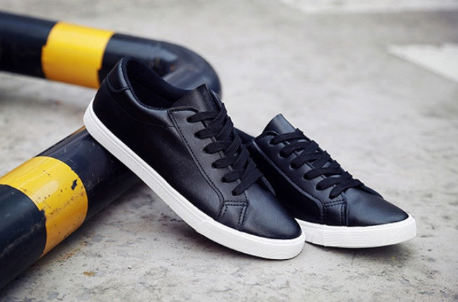 Spring and Autumn Small White Women’s Flat Leather Canvas Casual Shoes