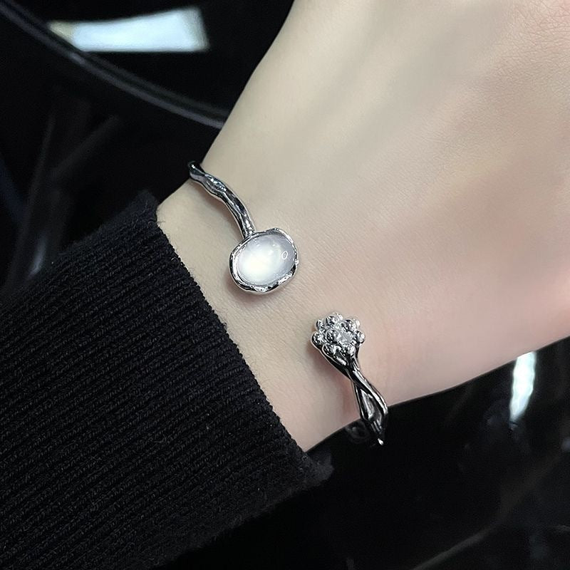 Women’s Flower Bud Moonstone Ring – Pastoral Zinc Alloy Jewelry