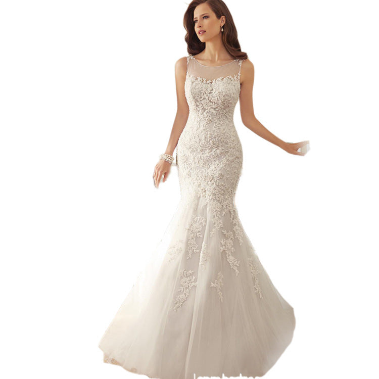 Sexy Slim Fishtail Lace Wedding Dress with Sleeveless Design