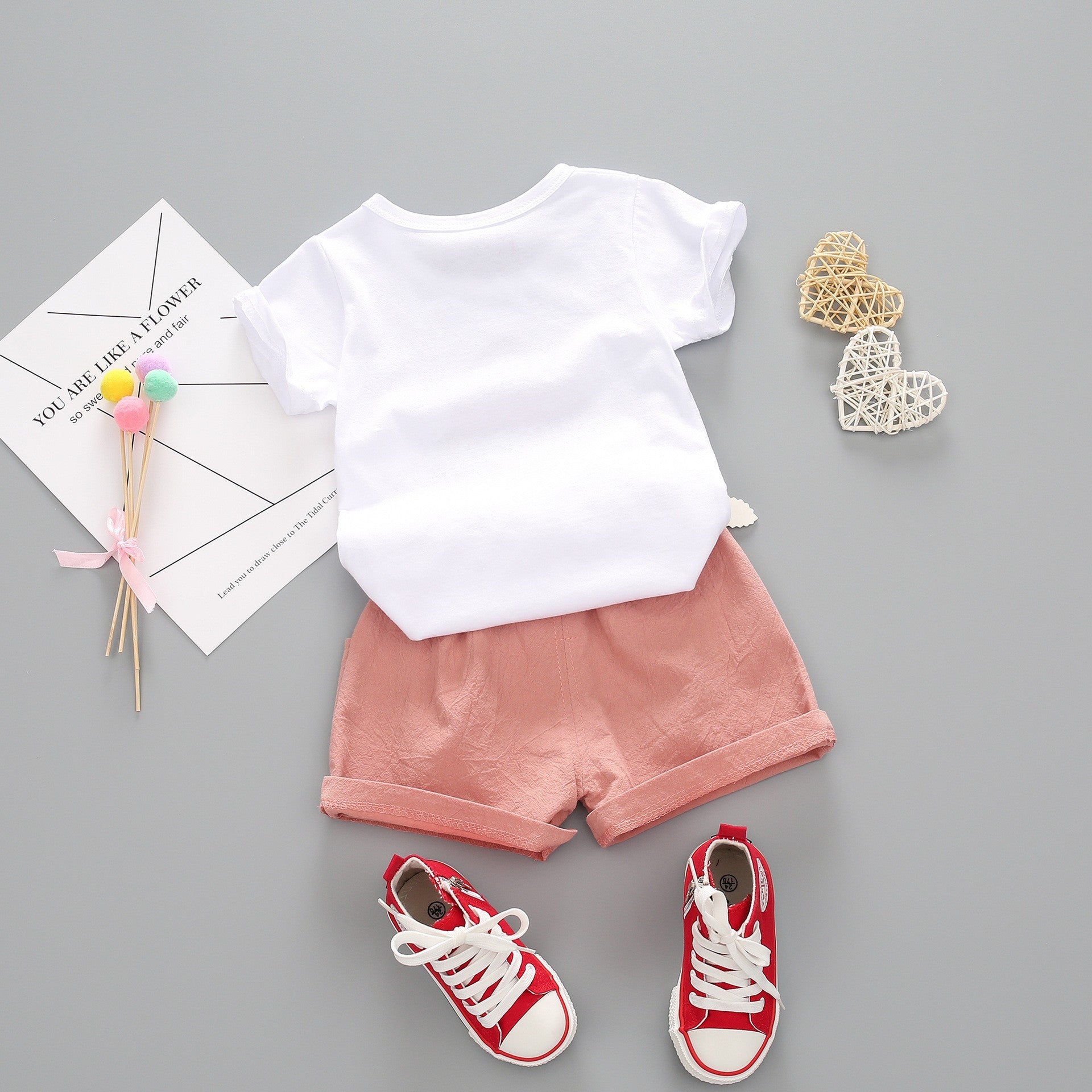 Girls' Simple Fashion Round Neck Short Sleeves Shorts Two-piece Set