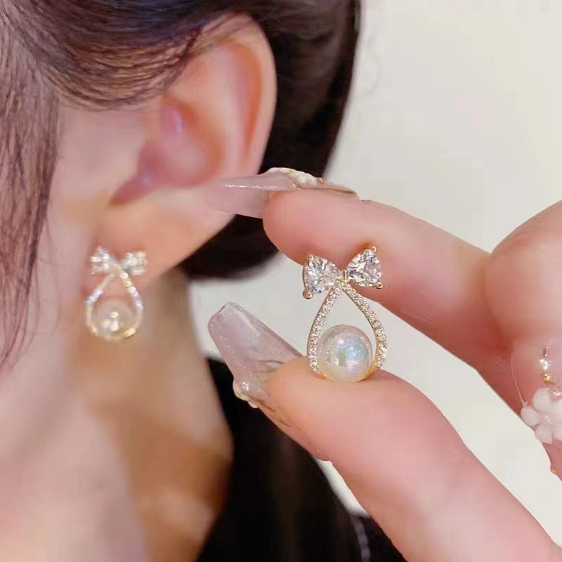Women's Exquisite Small And Versatile Earrings