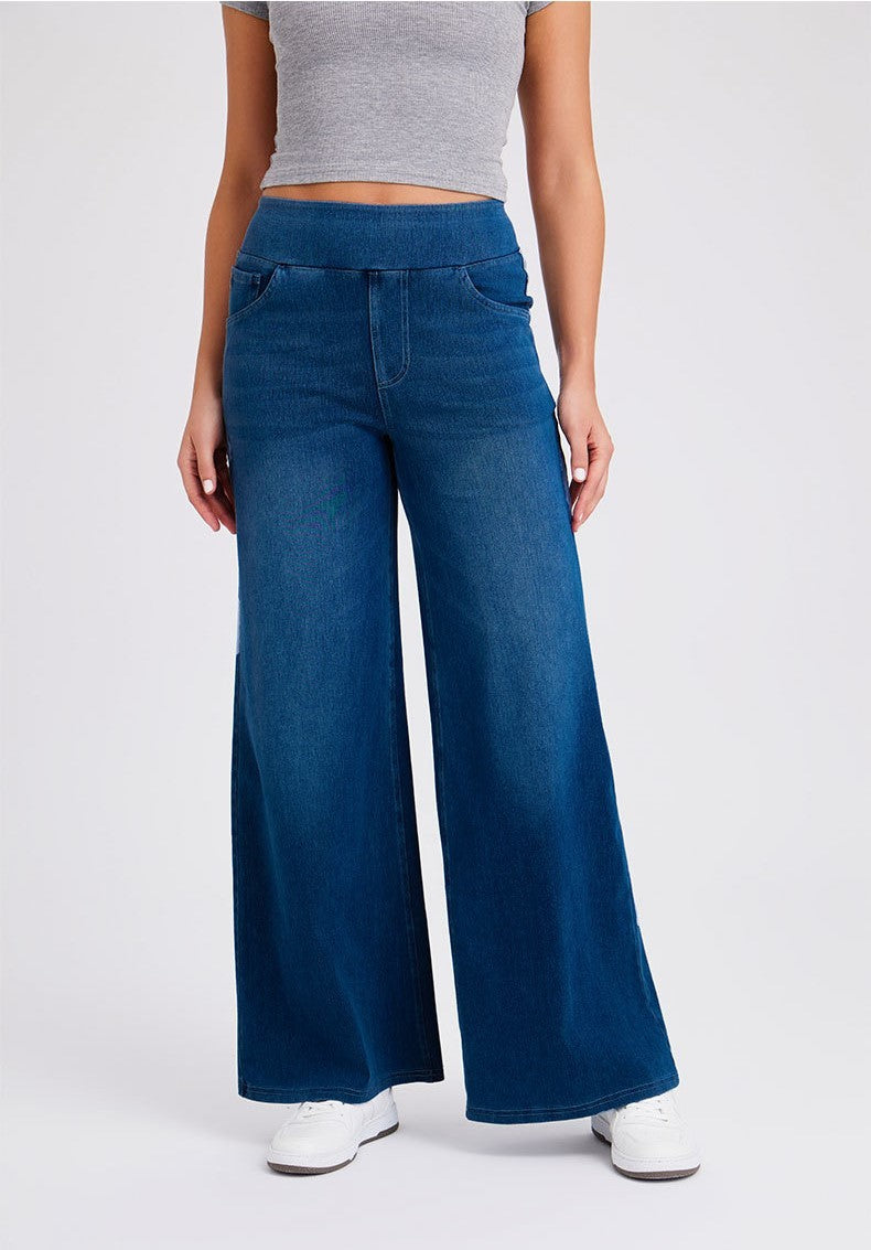 Women’s High-Waist Straight-Cut Jeans – Curve-Hugging Comfort with Vintage Details