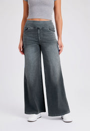 Women’s High-Waist Straight-Cut Jeans – Curve-Hugging Comfort with Vintage Details