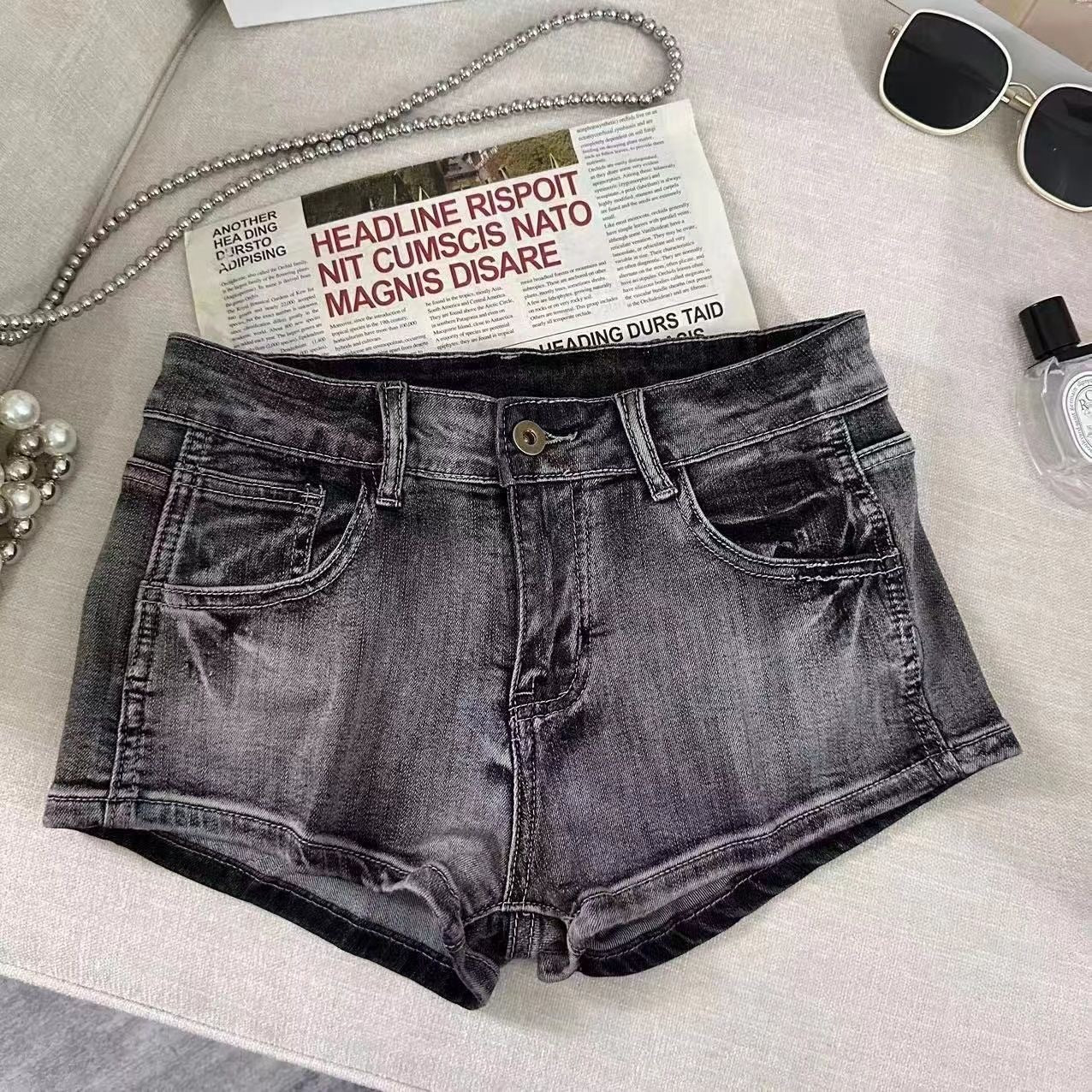Women’s Low-Waist Retro Washed Denim Shorts – Vintage Look, Raw Hem