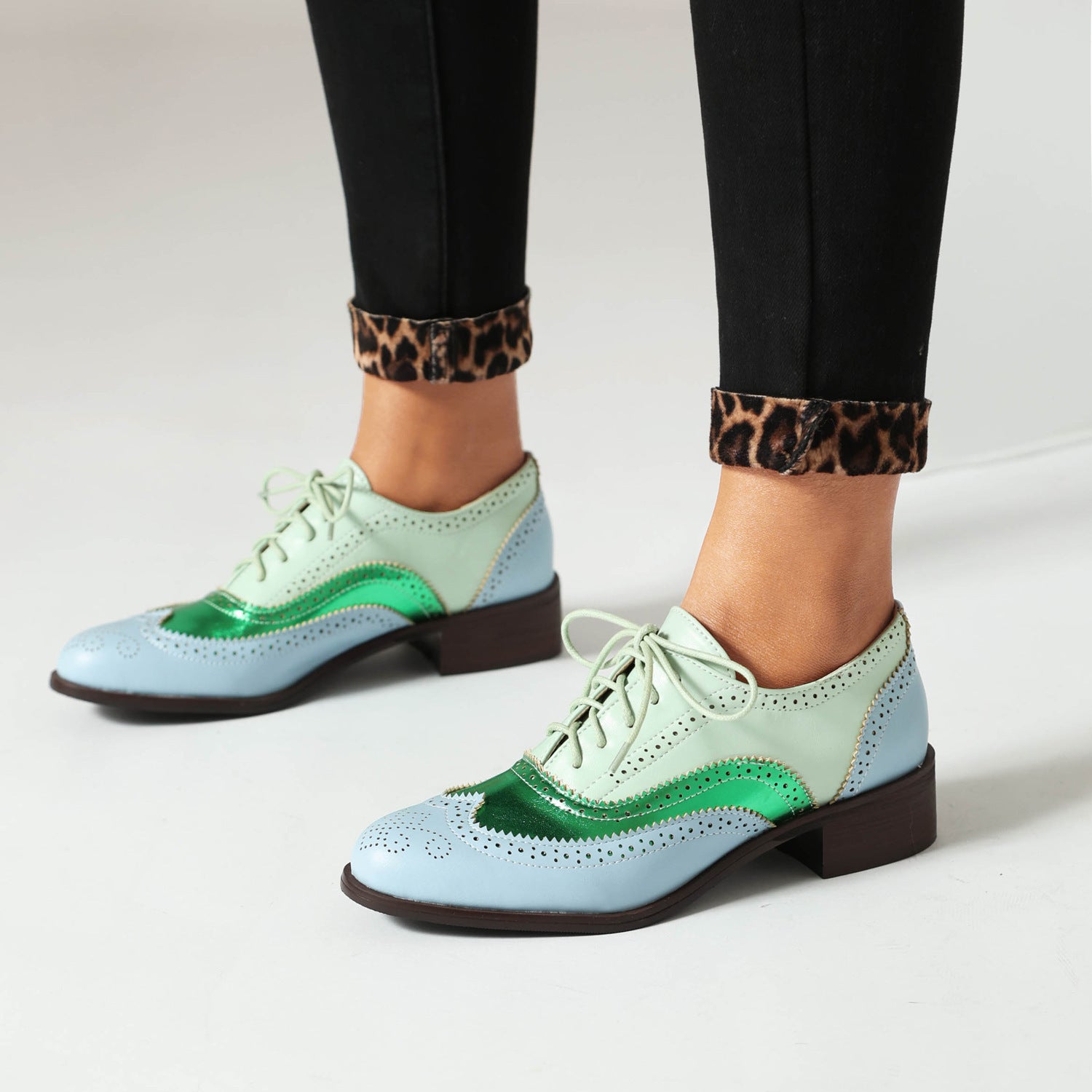 Retro British Contrasting Color Brogue High-cut Lace-up Shoes