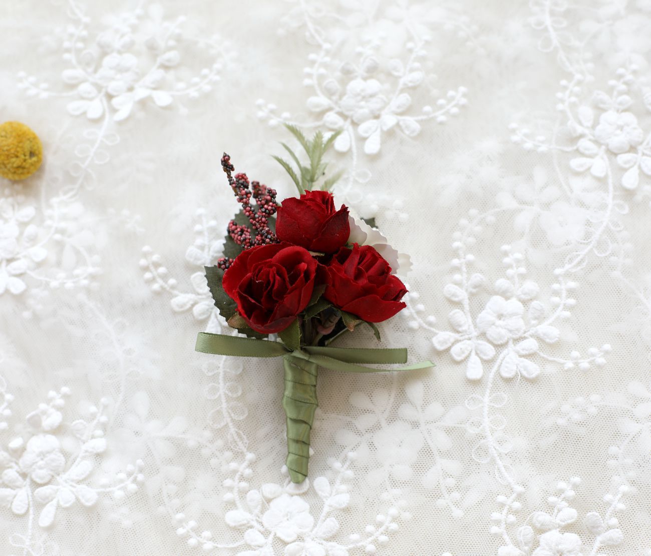 Elegant Groom and Groomsman Corsage with High-End Silk Flowers