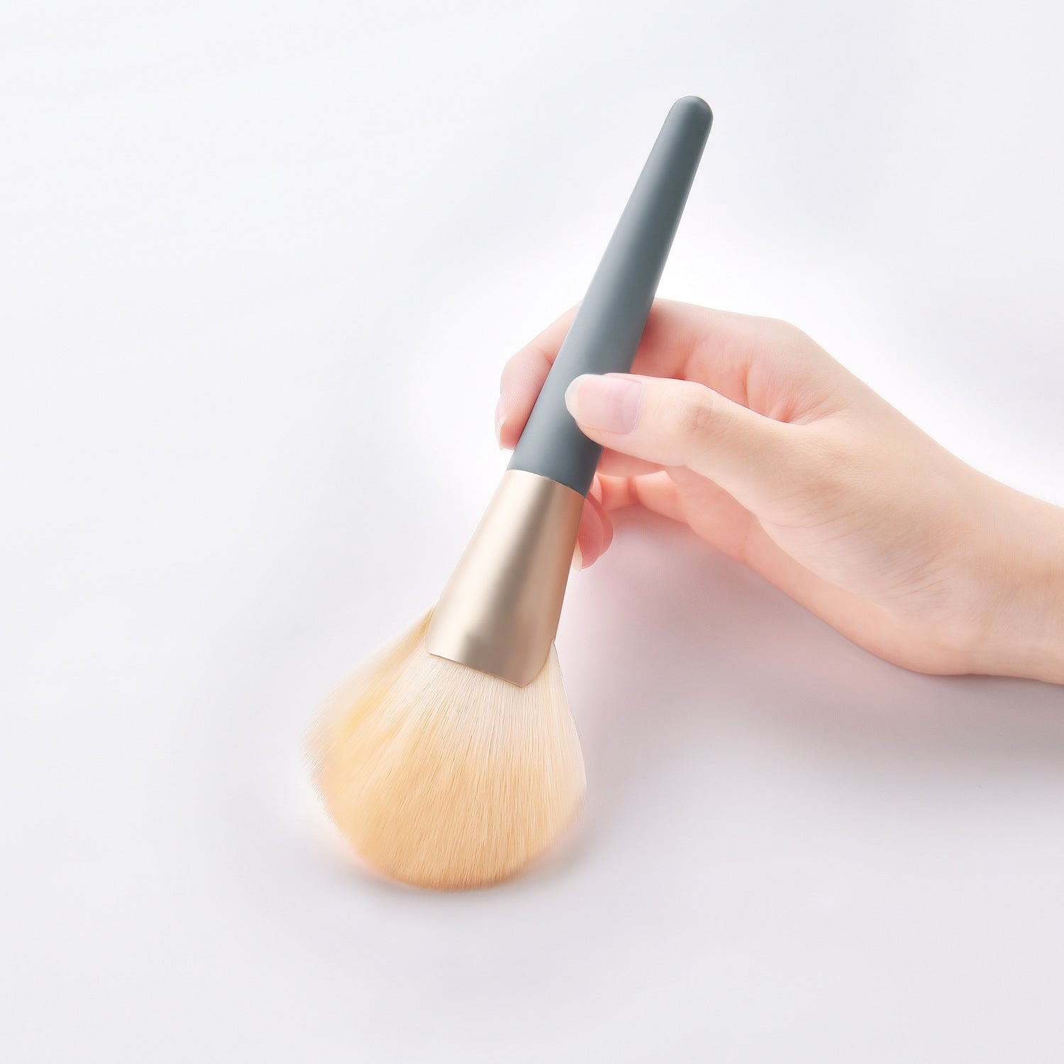 10-Piece Professional Makeup Brush Set with Wooden Handles & Nylon Bristles