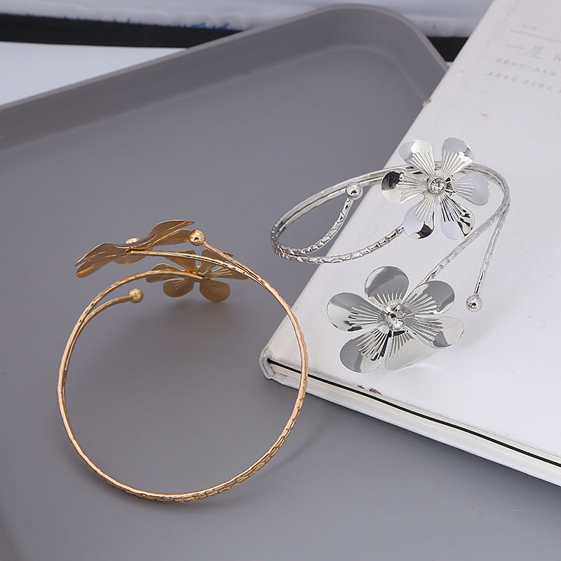 Fashion New Exaggerated Metal Flower Armband