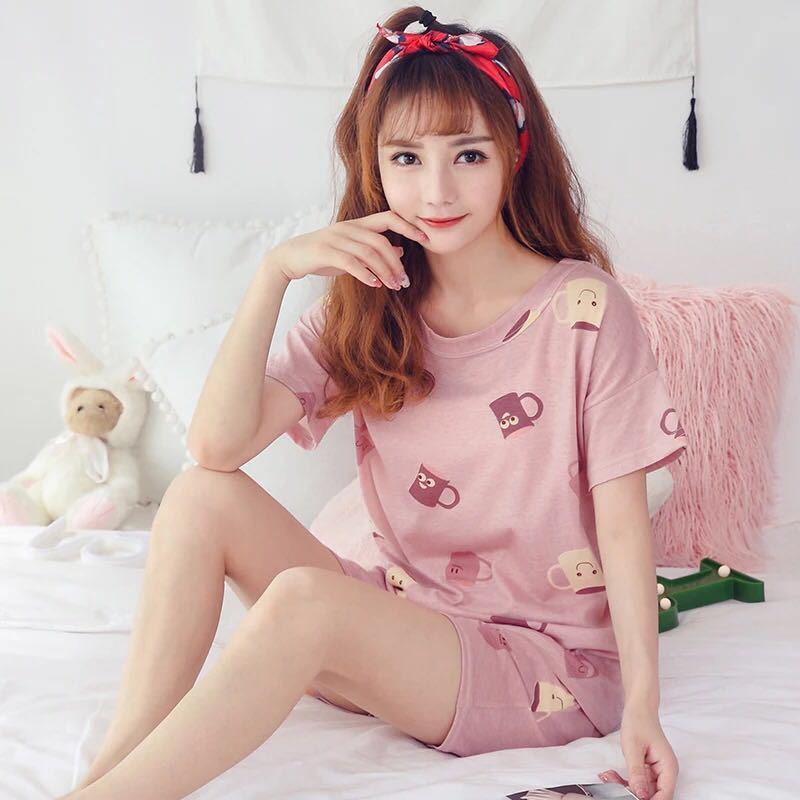 Two-piece suit with short sleeves