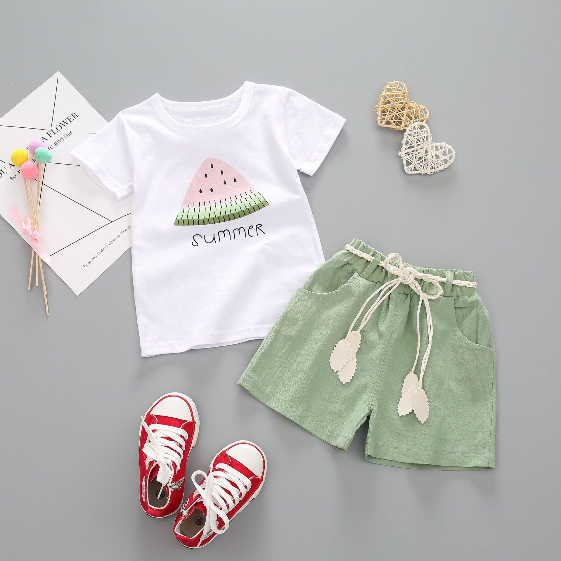 Girls' Simple Fashion Round Neck Short Sleeves Shorts Two-piece Set