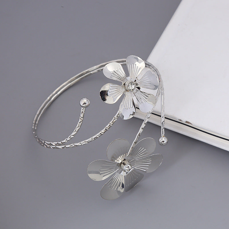 Fashion New Exaggerated Metal Flower Armband