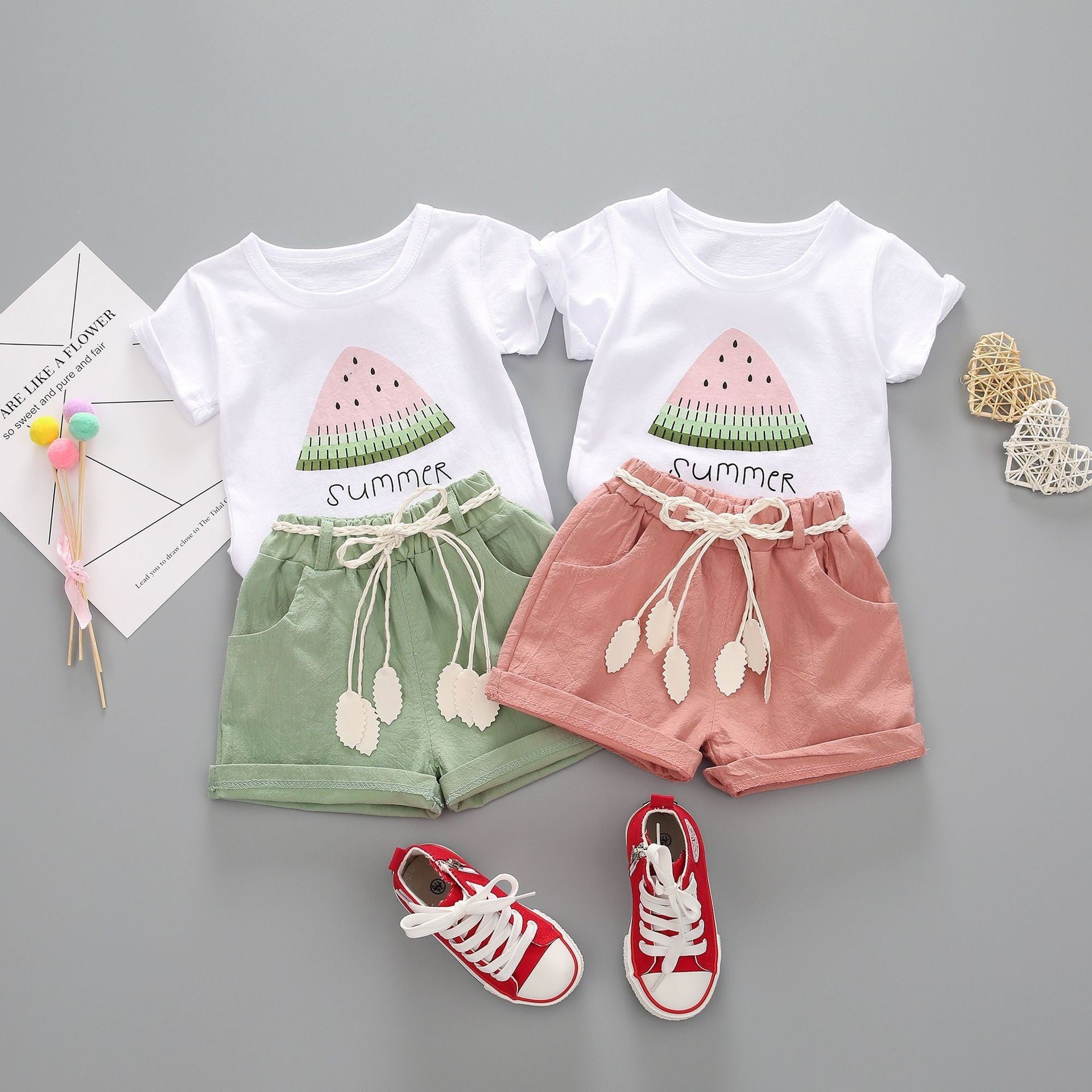 Girls' Simple Fashion Round Neck Short Sleeves Shorts Two-piece Set