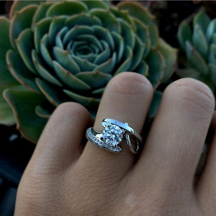 Elegant Geometric White Zircon Gold-Plated Women’s Fashion Engagement Ring